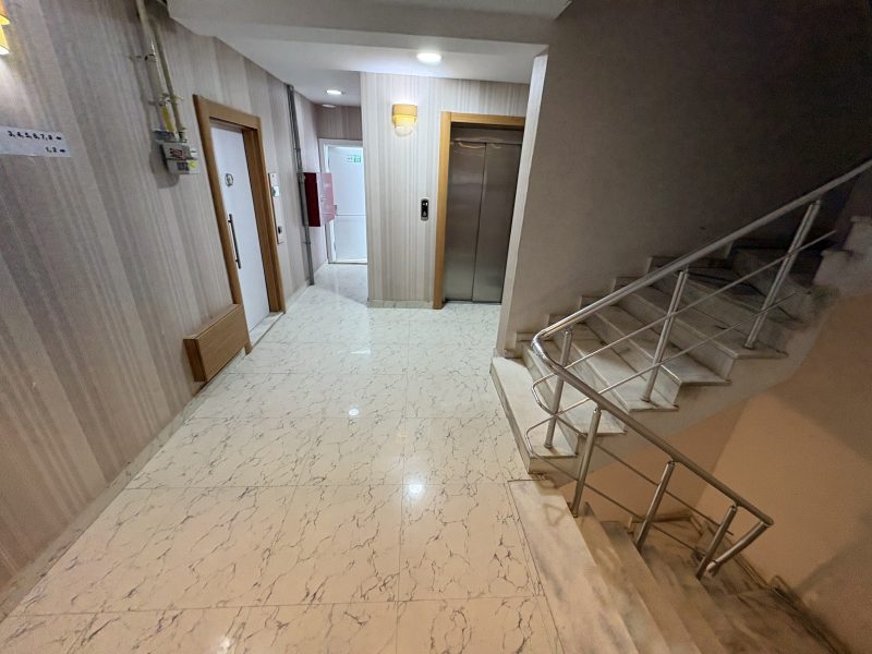 MARMARA'DAN ANA CADDE ÜZERİNDE 2+1 EŞYALI KİRALIK DAİRE