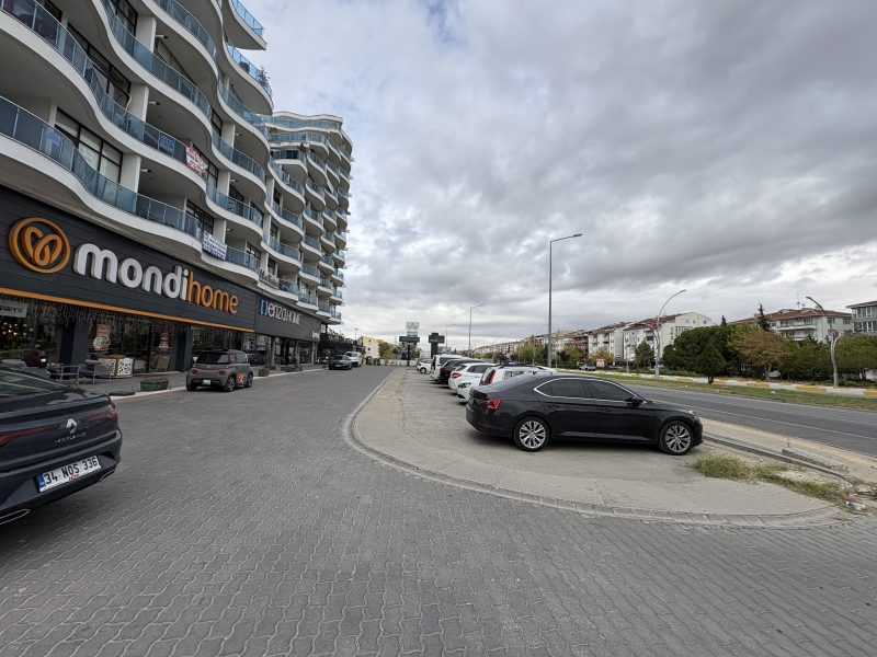 MARMARA'DAN ANA CADDE ÜZERİNDE 2+1 EŞYALI KİRALIK DAİRE