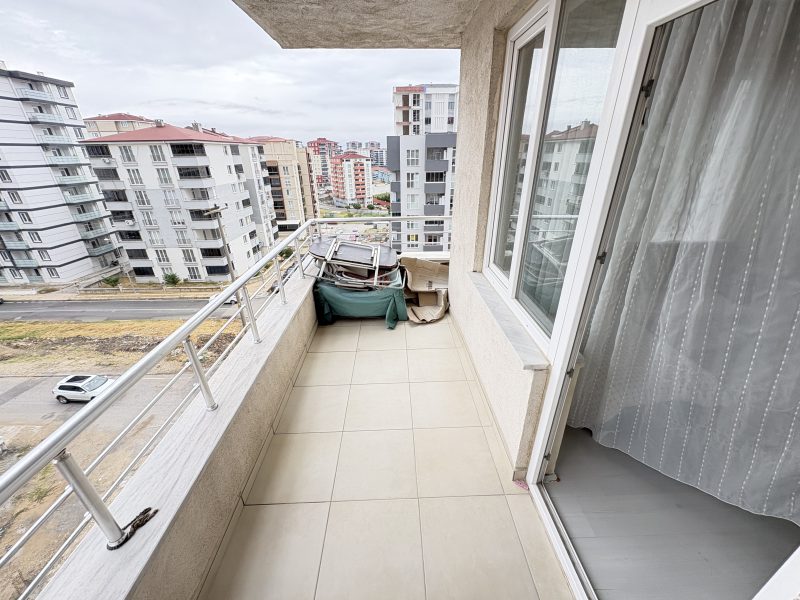 MARMARA'DAN CEM EVİ ARKASINDA 1+1 GENİŞ EŞYALI DAİRE