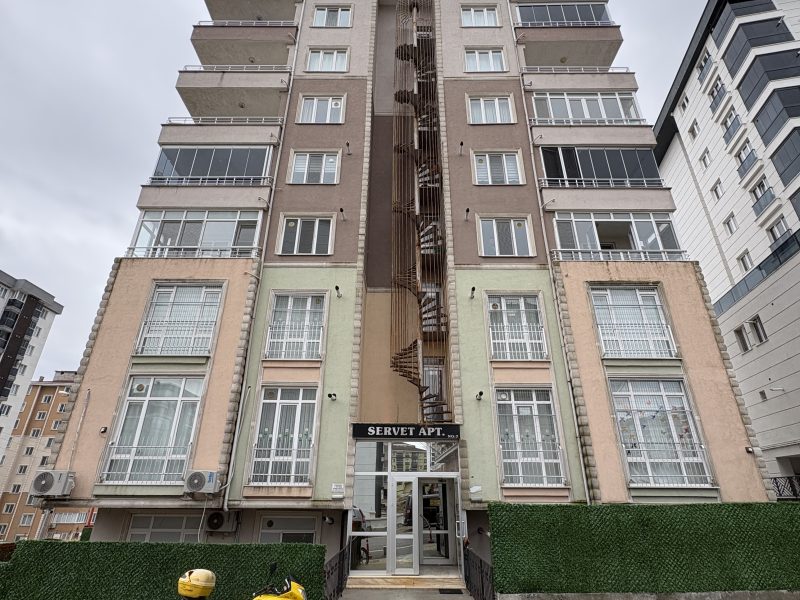 MARMARA'DAN CEM EVİ ARKASINDA 1+1 GENİŞ EŞYALI DAİRE