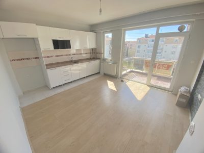 MARMARA EMLAK'TAN ŞÜKRÜPAŞA'DA SATILIK 1+1 CADDE ÜSTÜ DAİRE