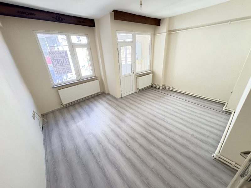 MARMARA'DAN ESKİ İSTANBUL CADDESİNDE SATILIK 3+1 DAİRE