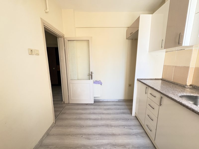 MARMARA'DAN ESKİ İSTANBUL CADDESİNDE SATILIK 3+1 DAİRE