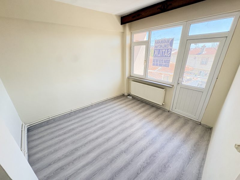 MARMARA'DAN ESKİ İSTANBUL CADDESİNDE SATILIK 3+1 DAİRE