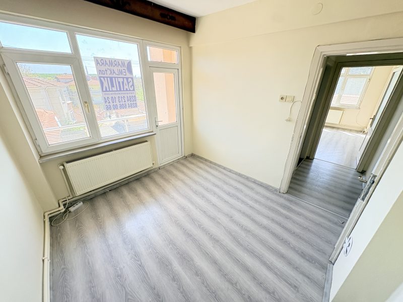 MARMARA'DAN ESKİ İSTANBUL CADDESİNDE SATILIK 3+1 DAİRE
