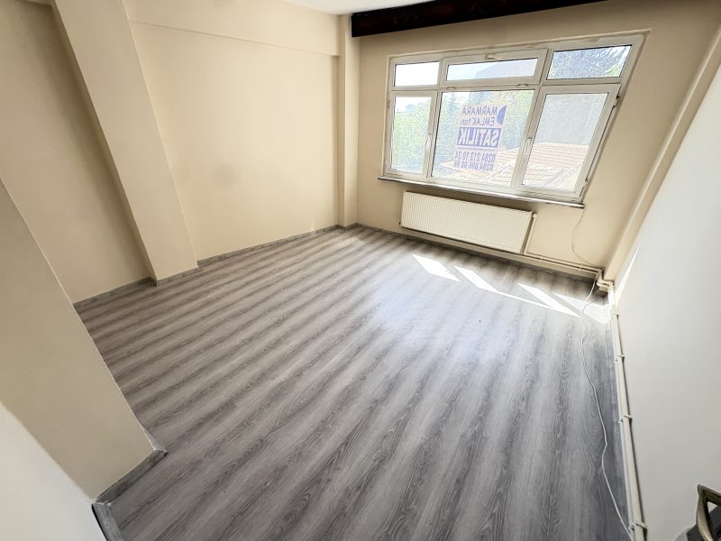 MARMARA'DAN ESKİ İSTANBUL CADDESİNDE SATILIK 3+1 DAİRE