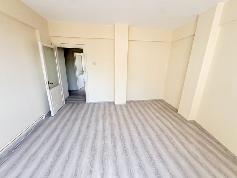 MARMARA'DAN ESKİ İSTANBUL CADDESİNDE SATILIK 3+1 DAİRE