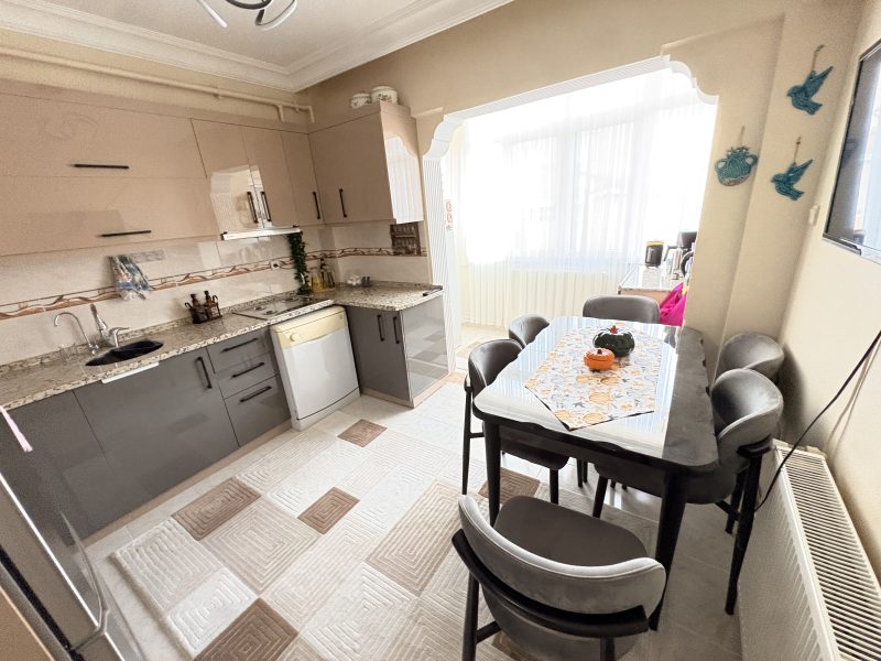 MARMARA'DAN MEDRESE ALİBEY'DE GENİŞ 2+1 SATILIK DAİRE
