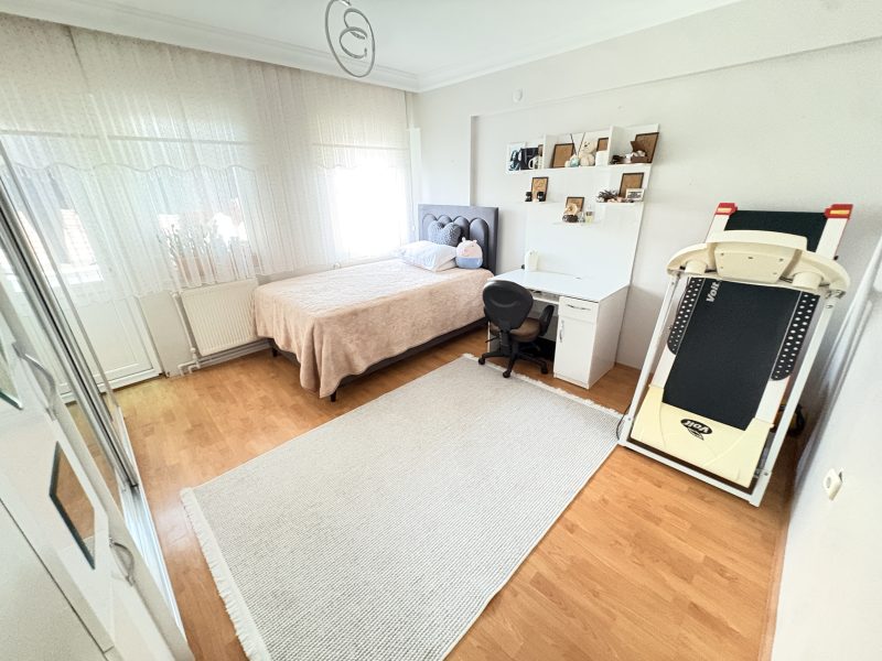 MARMARA'DAN MEDRESE ALİBEY'DE GENİŞ 2+1 SATILIK DAİRE