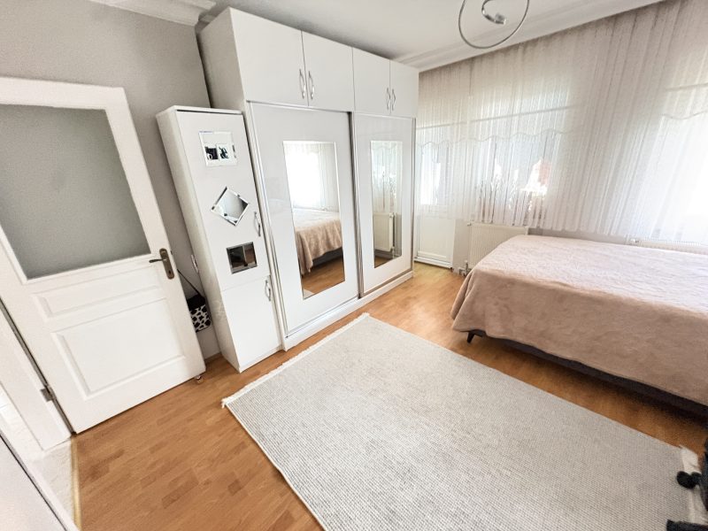 MARMARA'DAN MEDRESE ALİBEY'DE GENİŞ 2+1 SATILIK DAİRE