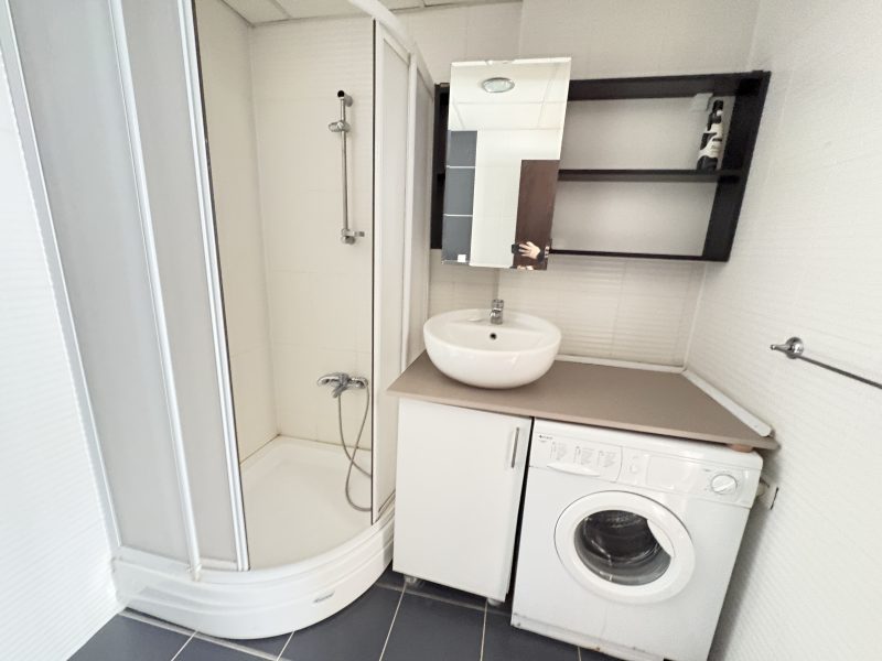 MARMARA'DAN ŞÜKRÜPAŞA MAHALLESİ BÜYÜK M2 EŞYALI 1+1 KİRALIK DAİRE