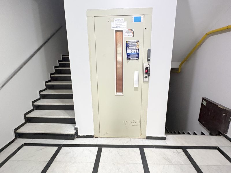MARMARA'DAN ŞÜKRÜPAŞA MAHALLESİ BÜYÜK M2 EŞYALI 1+1 KİRALIK DAİRE