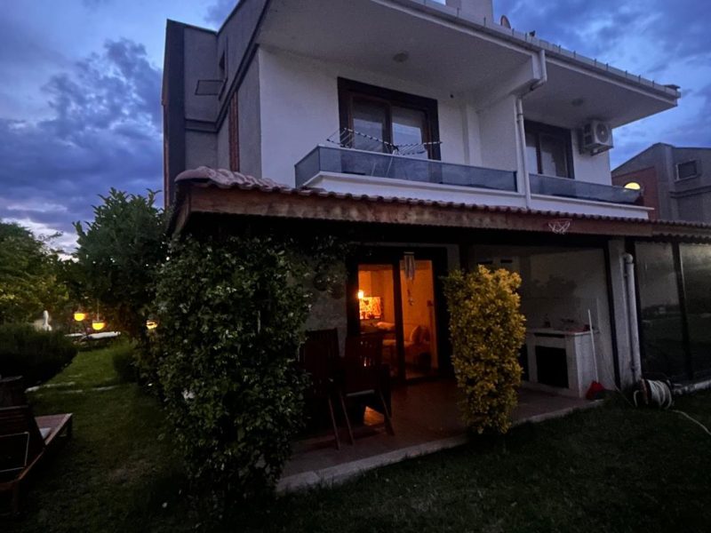 MARMARA'DAN SAROZ YAYLA SAHİLİ SATILIK TRİPLEKS VİLLA