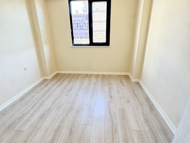 MARMARA'DAN KURTULUŞ MAHALLESİ CADDE CEPHE SATILIK 2+1 DAİRE