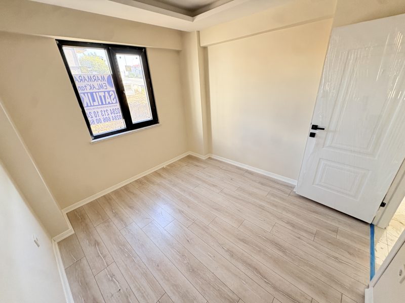 MARMARA'DAN KURTULUŞ MAHALLESİ CADDE CEPHE SATILIK 2+1 DAİRE