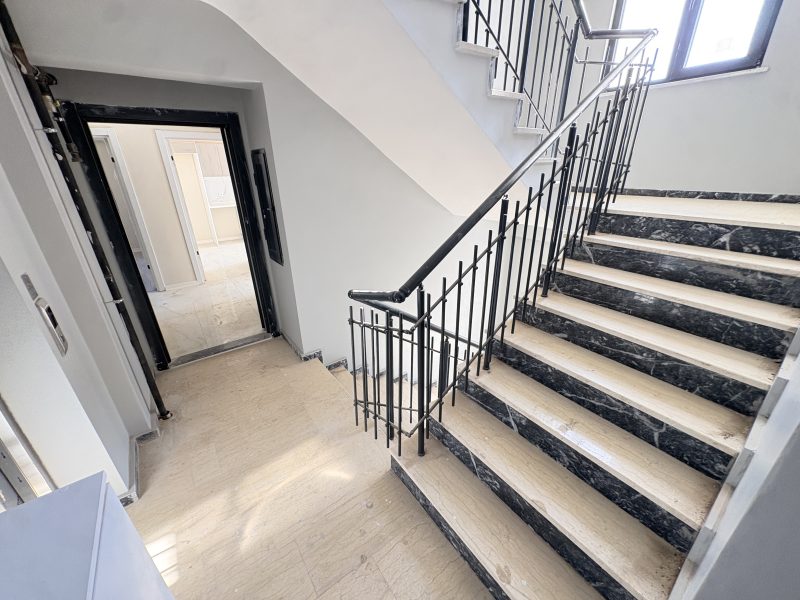 MARMARA'DAN KURTULUŞ MAHALLESİ CADDE CEPHE SATILIK 2+1 DAİRE