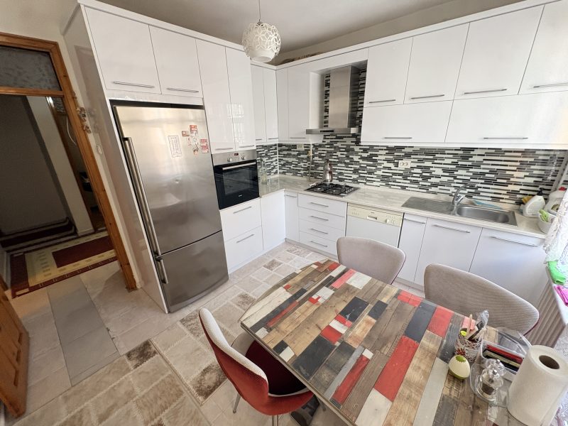 MARMARA'DAN ŞÜKRÜPAŞA'DA EŞYALIK KİRALIK 3+1 DAİRE