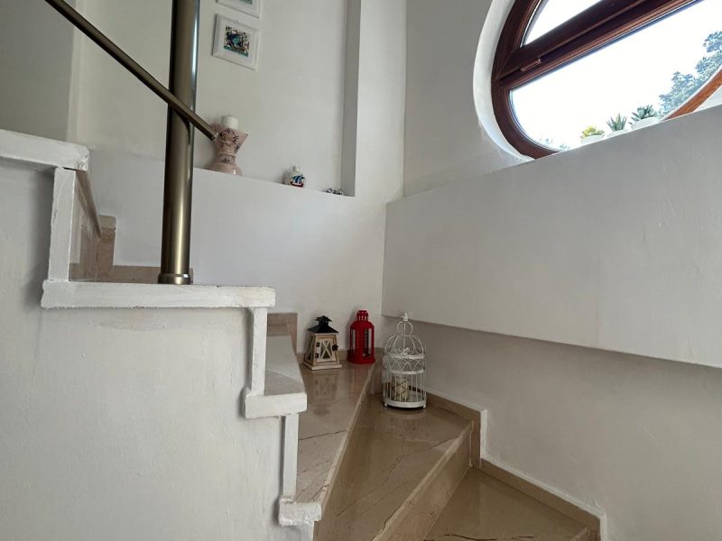 MARMARA'DAN SAROZ YAYLA SAHİLİ SATILIK TRİPLEKS VİLLA